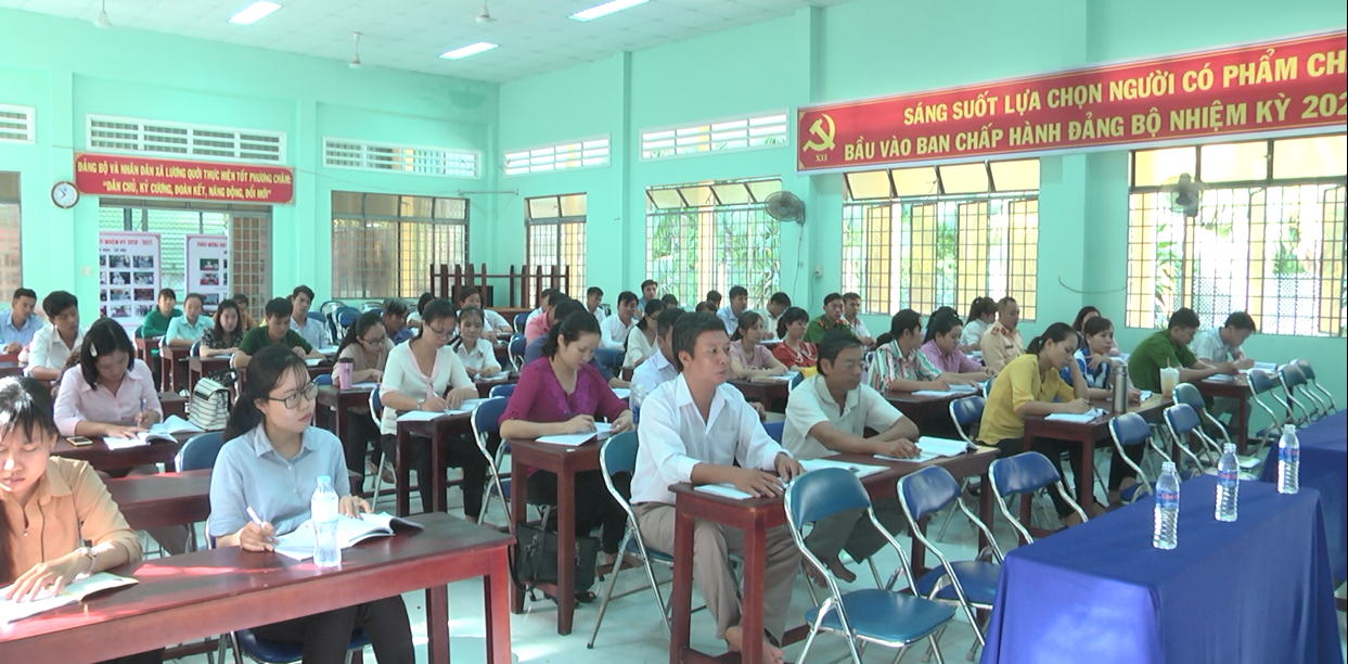 QUANG CANH LOP HOC.PNG
